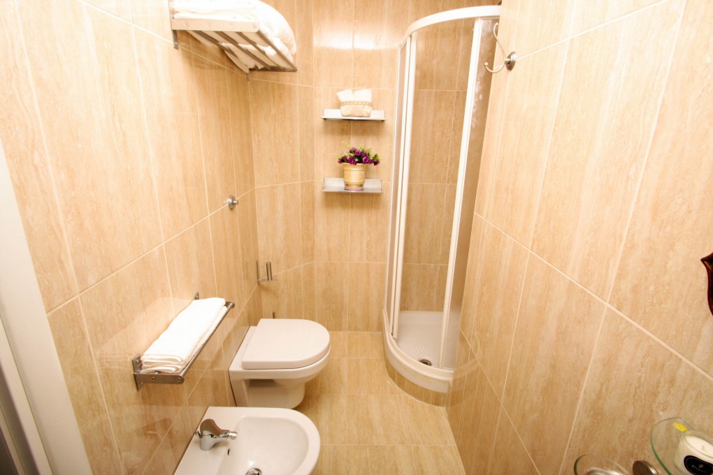 Camera 2 - Bagno